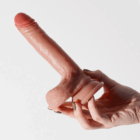 Inviktus - Vloeibare Silicoen Dildo - 7 / 19 cm - Vleeskleur